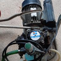 Carrello con pompa di irrigazione