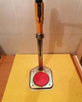 Macchinetta tappa bottiglie 