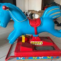 Cavallo a dondolo Rocky
