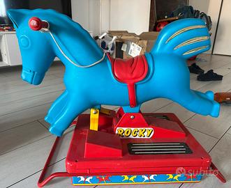 Cavallo a dondolo Rocky