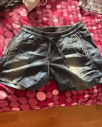 pantaloni corti