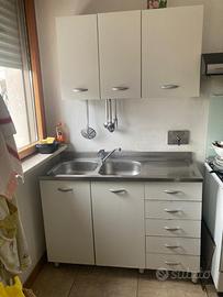 Cucina lavello e pensili