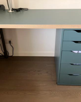 Scrivania ikea con cassetti
