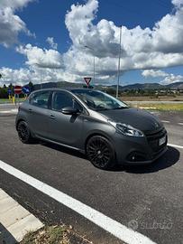 Peugeot 208 Full Black + OZ Racing
