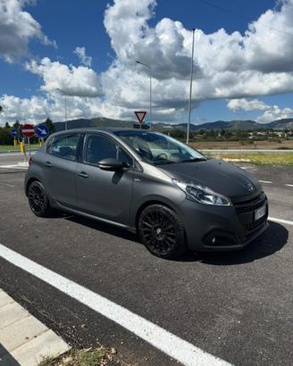 Peugeot 208 Full Black + OZ Racing