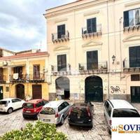 CASSARO: ELEGANTE APPARTAMENTO CON POSTO AUTO