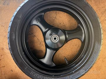 Cerchio scooter 3 razze con gomma Pirelli usata