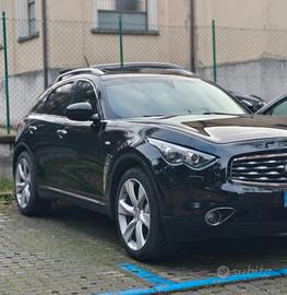 Suv sportivo 4x4 automatico tetto pelle navi