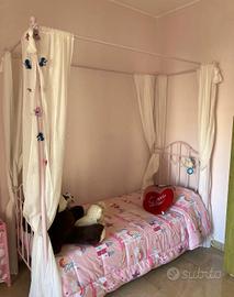 Letto a baldacchino 