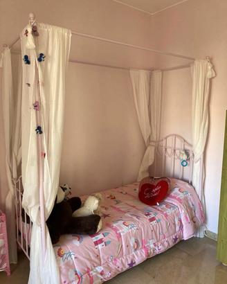 Letto a baldacchino 