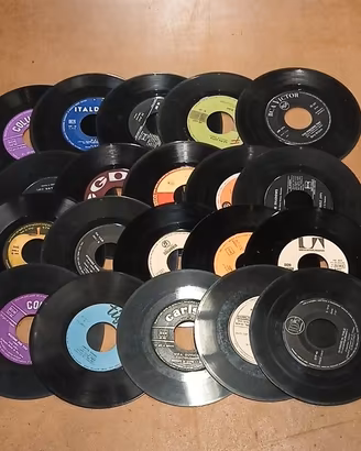 20 vinili 45 giri assortiti per uso artistico