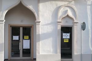 Locale commerciale su strada centrale sulla villa