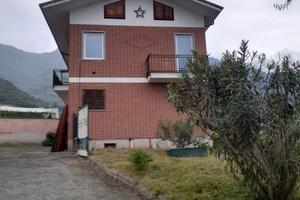 Casa indipendente libera su tre lati
