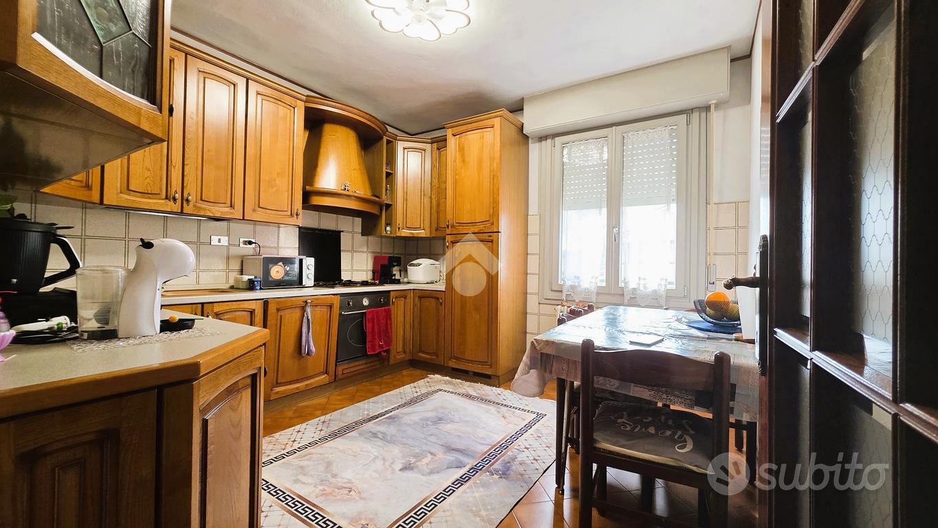 VILLA A SCHIERA A BORGO VIRGILIO - Altro