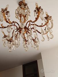 antico lampadario con cristalli di Boemia