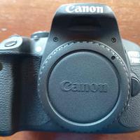 Canon EOS 700D + Obiettivo EF-S 18-55mm **RIBASSO