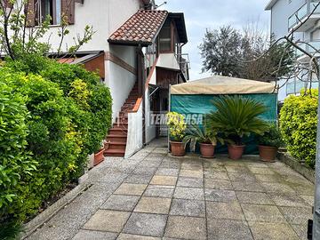 Ingresso indipendente con cortile privato