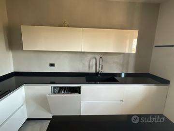 Cucina completa di elettrodomestici