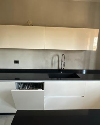 Cucina completa di elettrodomestici