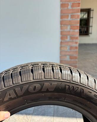 Pneumatici 205/60 R16 Avon invernali