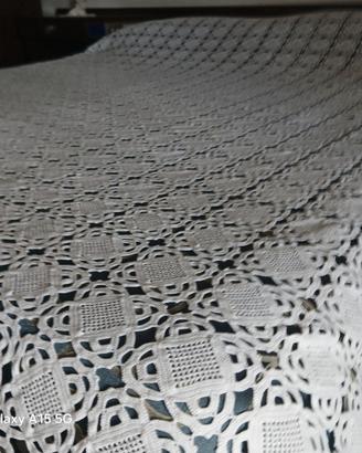 Copriletto matrimoniale lavorato a mano in filo di