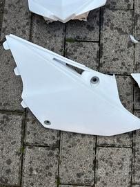 Plastiche fianchetti laterali yamaha YZ 125 (2020)