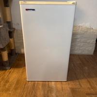 Frigorifero con surgelatore