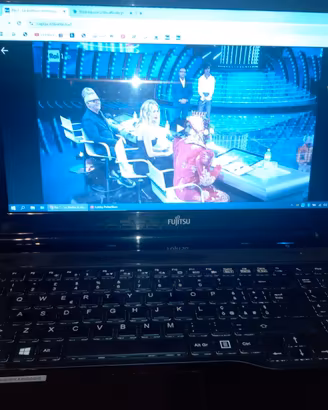 Laptop i5 4 core win 11 youtube Acad webcam TV off