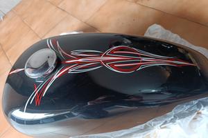 serbatoio e parafango Harley pinstriping