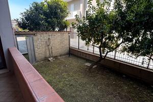 Piano rialzato arredato