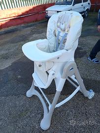 seggiolone e una seduta per sedia