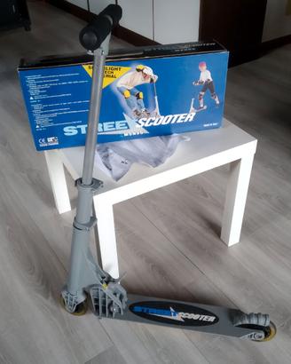 Monopattino Street Scooter marca Mondo