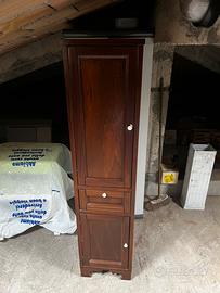 Mobile color marrone.