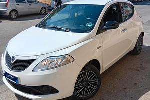 Lancia Ypsilon 1.2 69 CV 5 porte Silver