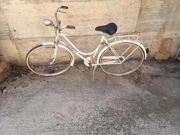 Bici vintage Atala bianca.