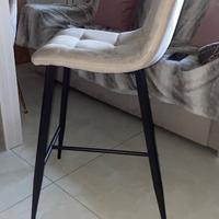 Sgabello in velluto grigio chiaro