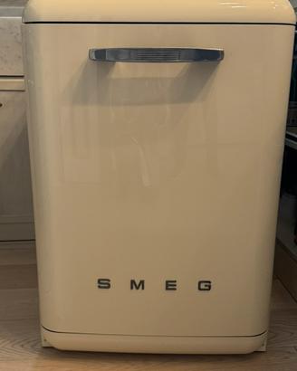 Lavastoviglie SMEG stile anni ‘50