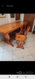 Tavolo in legno con 3 sedie