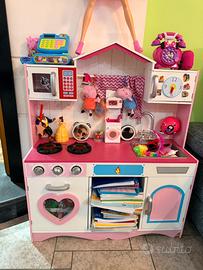 Cucina come nuova con accessori per la cucina.