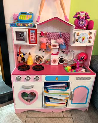 Cucina come nuova con accessori per la cucina.