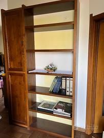 Mobile con mensole a vista