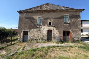 CASA SEMINDIPENDENTE A MONTE SAN GIOVANNI CAMPANO