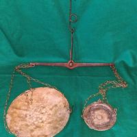 Antica bilancia a gruccia fine 800 con 2 piatti