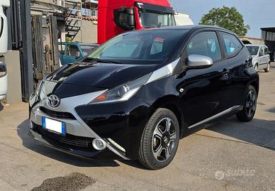 TOYOTA Aygo 1.0 VVT-i 69 CV 5 porte x-clusiv
