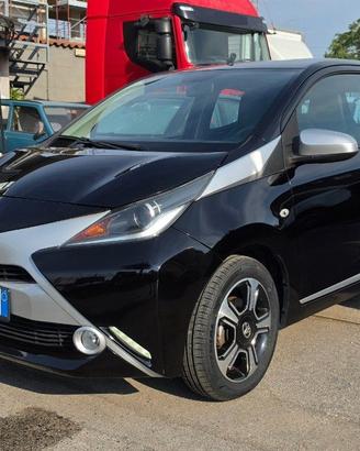 TOYOTA Aygo 1.0 VVT-i 69 CV 5 porte x-clusiv