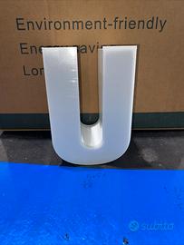 Lettera u ex insegna fronte plex bordo alluminio