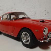Ferrari 250 GT SWB 1961 CMC scala 1.18