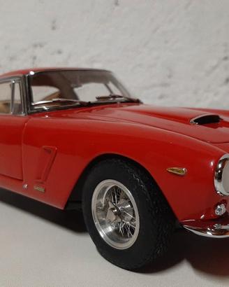 Ferrari 250 GT SWB 1961 CMC scala 1.18