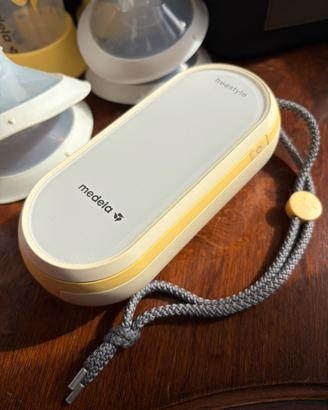 Medela Freestyle Flex tiralatte elettrico doppio