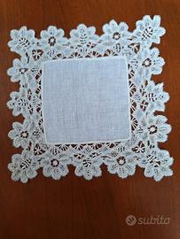 Delicato centrino bianco quadrato cm 23 x 23